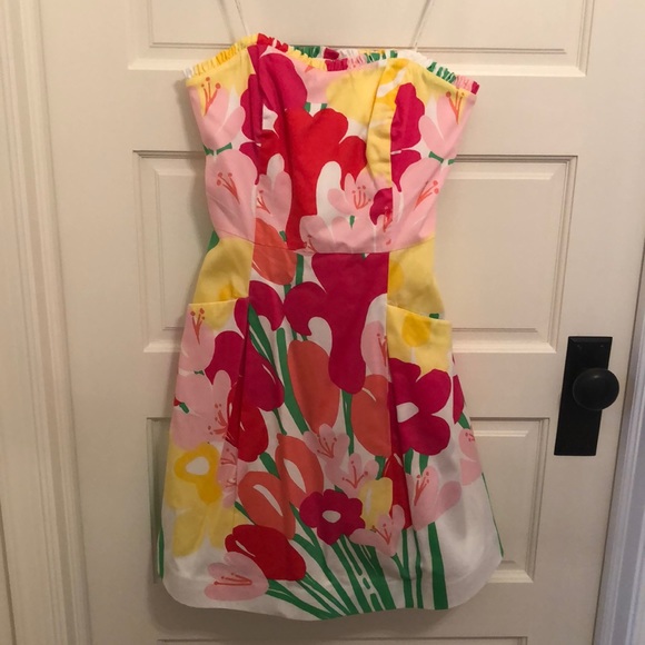 Lilly Pulitzer Dresses & Skirts - Lilly Pulitzer Strapless Floral Dress